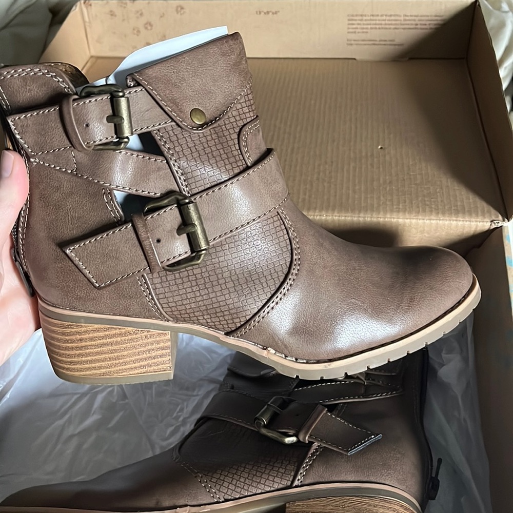 Euro soft mayra taupe booties size 6.5